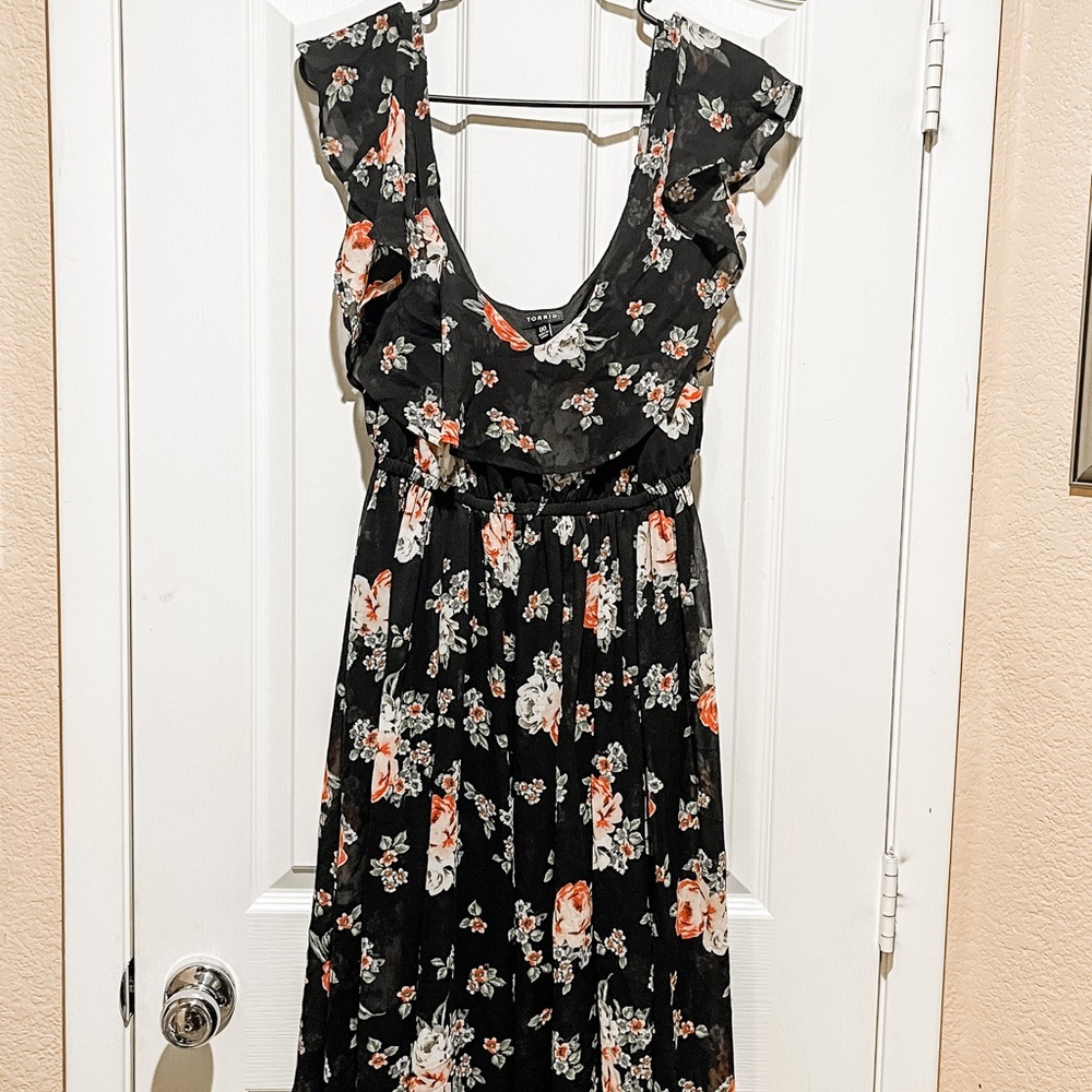 Torrid maxi length dress. Floral pattern. Torrid size 00